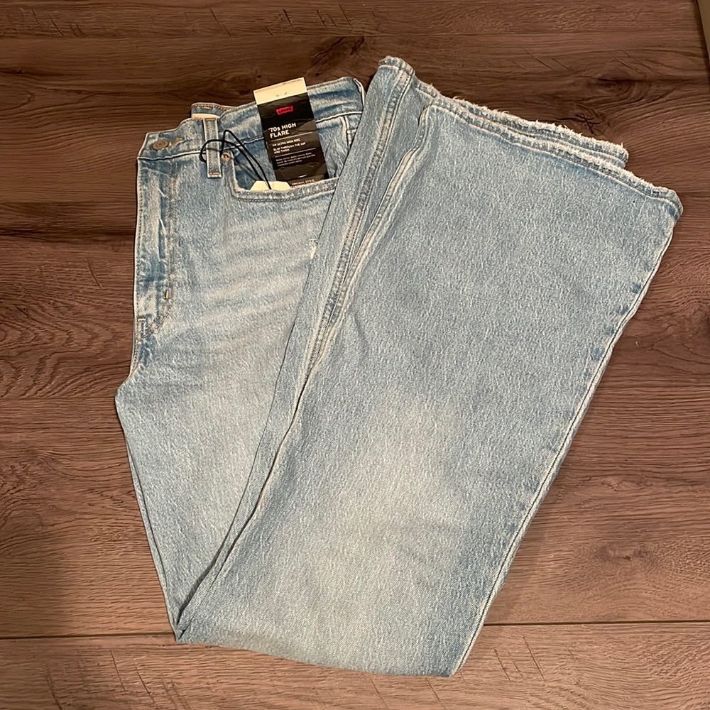 NWT Levi’s 70’s high flare